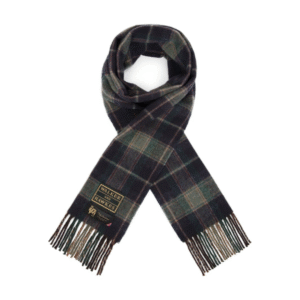 Forkæl dig selv med det luksuriøse Walker And Hawkes MacLaren-tørklæde,