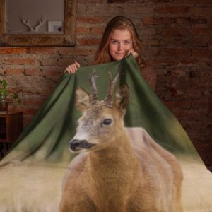 Fleece tæppe med print af Råbuk