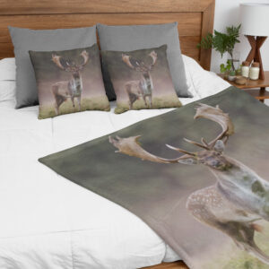 Sammenpak med fleece tæppe og puder - Dåhjort