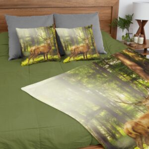 Sammenpak med fleece tæppe og puder - Kronhjort i skov